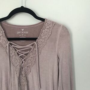 American Eagle Soft & Sexy lace trimmed tee shirt